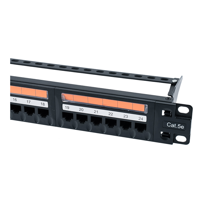 Panneau de brassage Cat5e 19 pouces 1U non blindé à 24 ports (fenêtre rabattable en plastique) SP-3410D24-C5E Panneau de brassage Cat5e 19 pouces 1U non blindé à 24 ports (fenêtre rabattable en plastique) SP-3410D24-C5E
